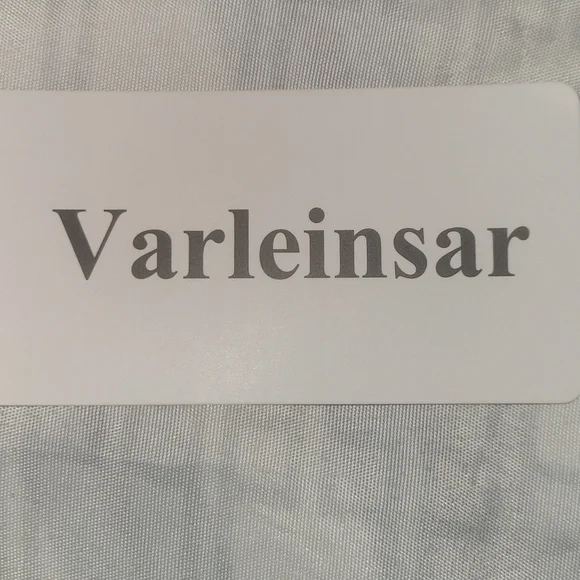 Black and white plaid skirt. (L) - Picture 7 of 10